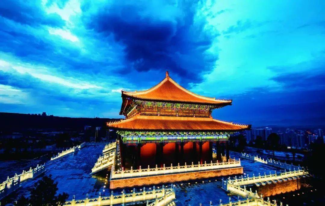 陕西,陕西,这片古老的大地,承载着丰富的历史与文化底蕴。在这里,你可以感受到千年古都的韵味,领略到大漠孤烟的壮美,还可以品味到地道的美食,感受到当地人民的热情好客。今天,就让我们一起走进陕西,探寻这片土地的无限魅力。